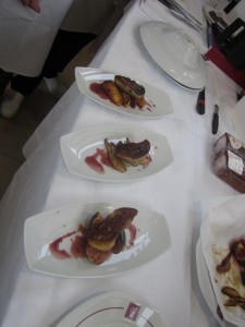 fried duck liver with cassis sauce foie-gras-poele-la-crème-de-cassis-©-Le-Cassissium