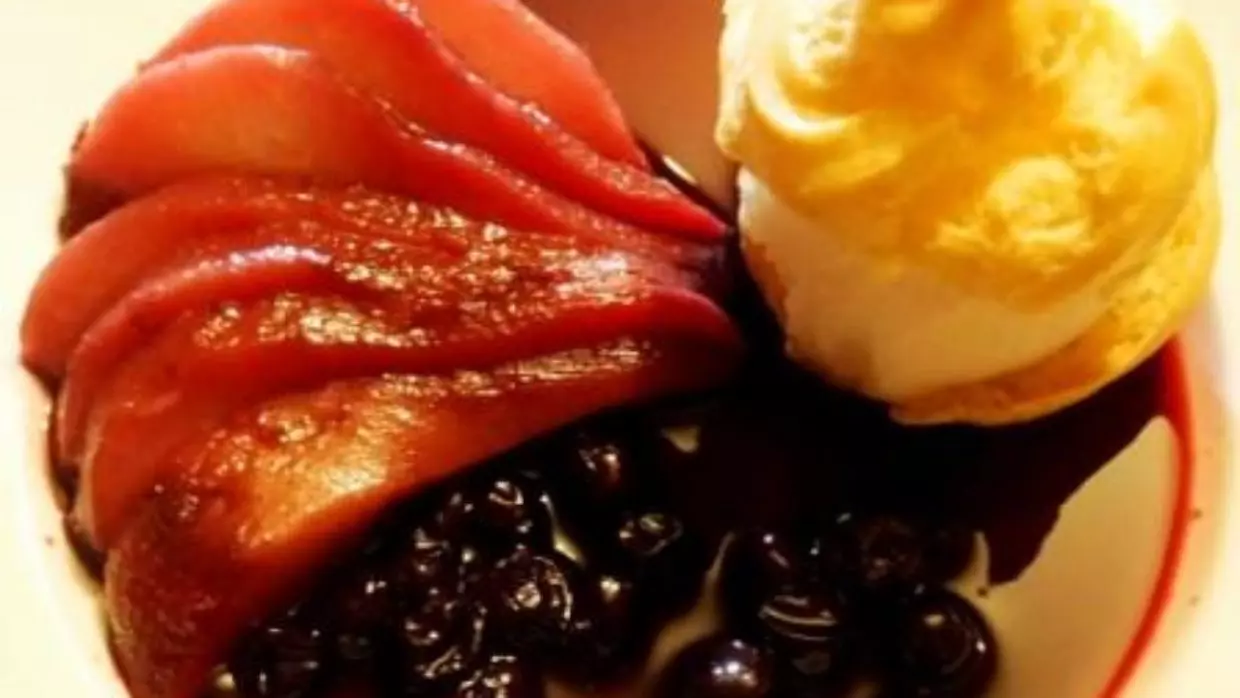 blackcurrant-profiteroles-pears-www