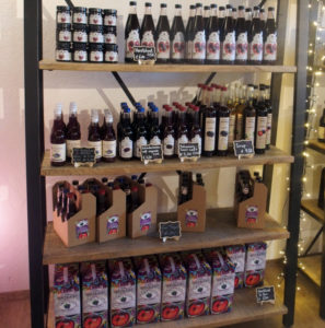 shelf with products at Aronia-Bauer Christoph Reinhart' farm shop